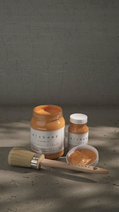 
Marigold is a warm burnt orange that mirrors the vivid blooms of its namesake, echoing the richness of autumn landscapes. This bold hue radiates warmth, energy, and natural beauty