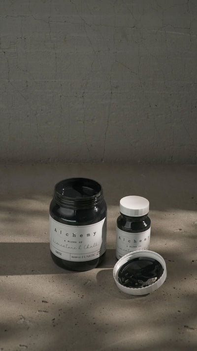 Onyx is a pure, balanced black—neither too cool nor too warm. Its neutral character makes it an ideal companion for any color, offering bold contrast or a refined grounding presence.