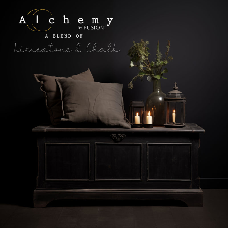 Onyx is a pure, balanced black—neither too cool nor too warm. Its neutral character makes it an ideal companion for any color, offering bold contrast or a refined grounding presence.