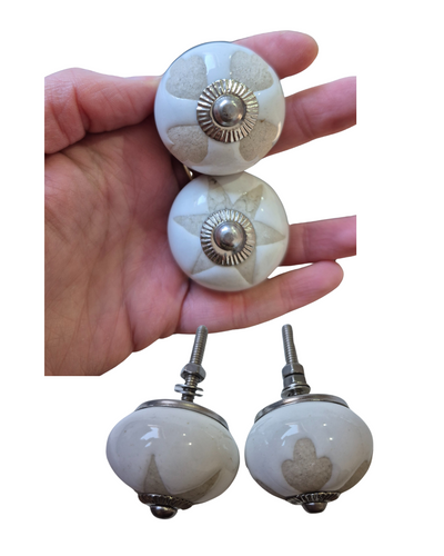 BEIGE CERAMIC Drawer knob
Set of 2
Drawer knob

Each Knob is ~4cm wide 3.5cm deep.

Screw thread length 3cm

These beige ceramic door knobs feature a unique leaf or star-patterned effect, bringing a natural yet whimsical touch to your space. The soft beige hue provides a neutral foundation, while the intricate leaf or star design adds visual interest and a hint of organic charm. Perfect for a range of interior styles, from rustic to contemporary, these knobs offer both beauty and functionality, transforming