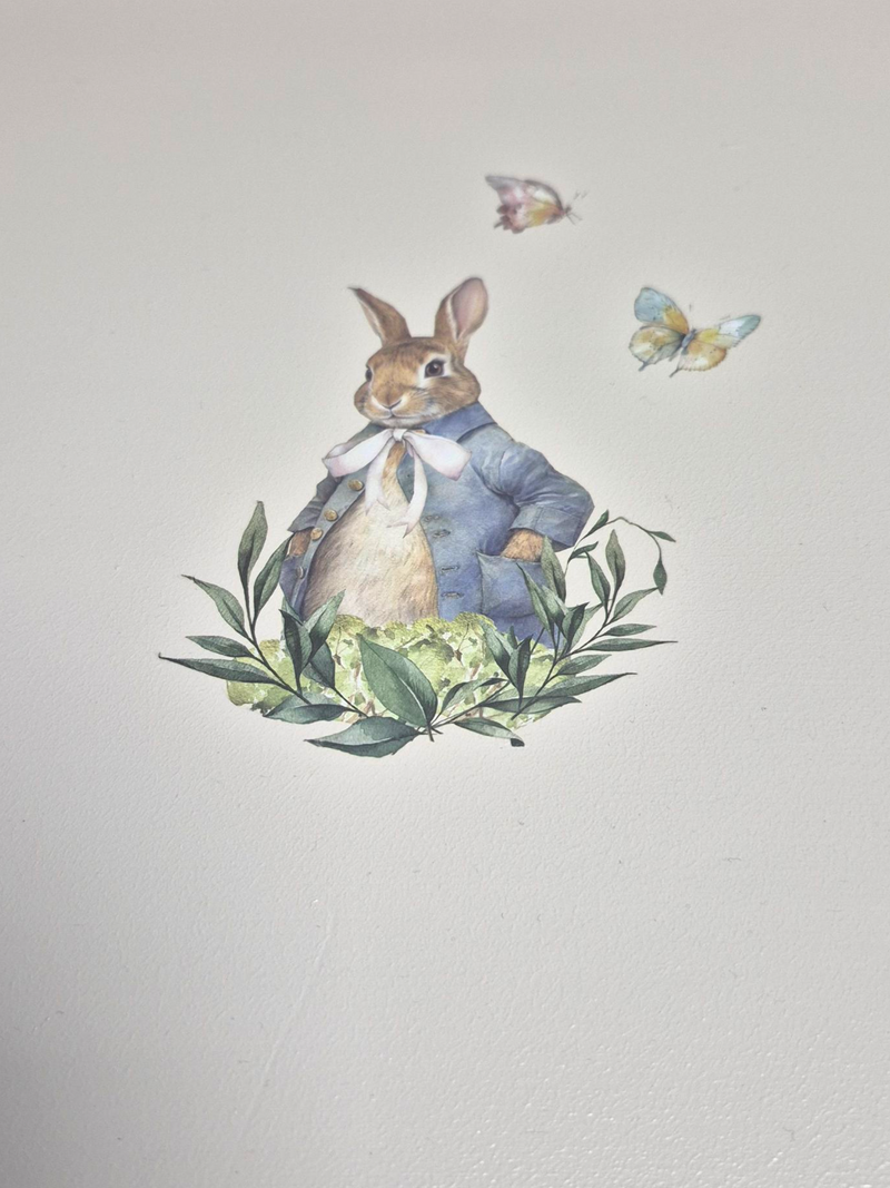 Stag Minstrel Chest of Drawers- Medium

Stag furniture is renowned for its exceptional quality. The Minstrel range is made from African Cherry.

It has been painted with Fusion Mineral Paint in Cashmere and finished&nbsp;with Fusion Ultra Guard in Flat. It has been accented with the Redesign with Prima Transfer &