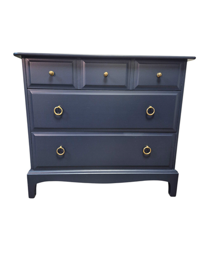 Stag Minstrel Chest of Drawers- 3 over 2 drawers

Stag furniture is renowned for its exceptional quality. The Minstrel range is made from African Cherry.

It has been painted with Fusion Midnight Blue and finished&nbsp;with Fusion Ultra Guard in Flat. It has its original brass drawer pulls.

Dimensions

Depth 46cm

Width 82cm

Height 71cm