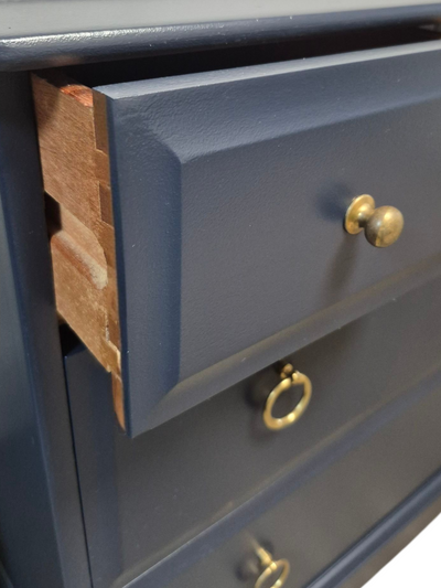 Stag Minstrel Chest of Drawers- 3 over 2 drawers

Stag furniture is renowned for its exceptional quality. The Minstrel range is made from African Cherry.

It has been painted with Fusion Midnight Blue and finished&nbsp;with Fusion Ultra Guard in Flat. It has its original brass drawer pulls.

Dimensions

Depth 46cm

Width 82cm

Height 71cm