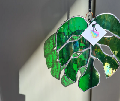 Monstera Leaf Stained Glass Hanging Suncatcher

This beautiful stained monstera leaf is perfect as a gift or to add some sparkle to your home. The glass has been chosen for its iridescent quality and deep green tones.